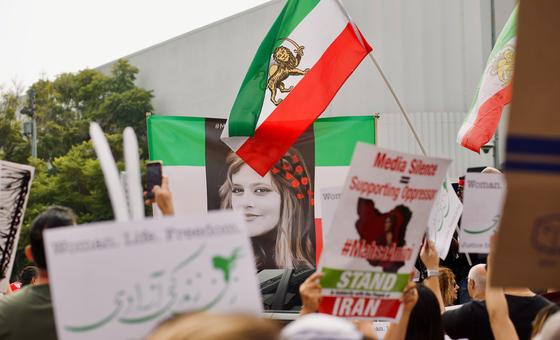Iran : le chef des droits de l’homme de l’ONU inquiet du durcissement de la répression contre les manifestants